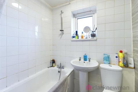 97 Chapel Fields, Harlow, CM17 9EL