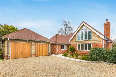 4 bedroom detached house for sale, Thame Road, Aylesbury HP18