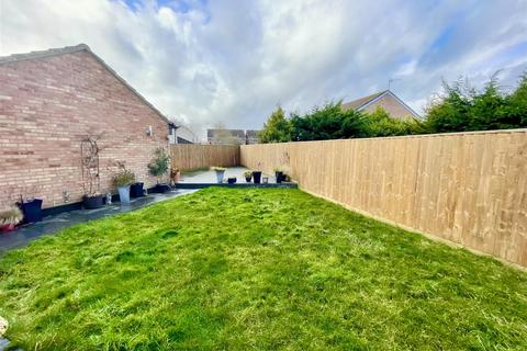 3 bedroom semi-detached house for sale, Plattes Close, Shaw, Swindon