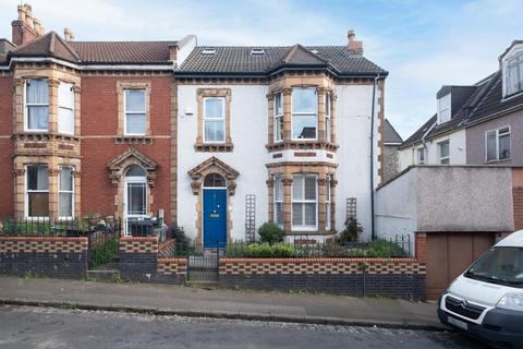 4 bedroom end of terrace house for sale, St. Marks Grove, Easton