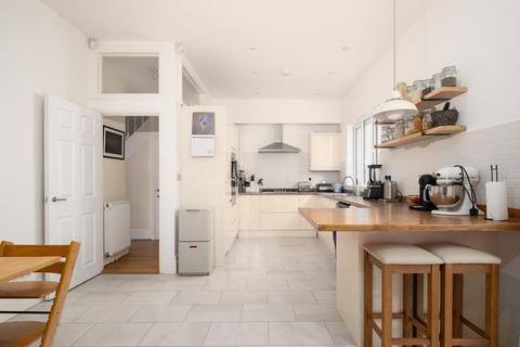 4 bedroom end of terrace house for sale, St. Marks Grove, Easton