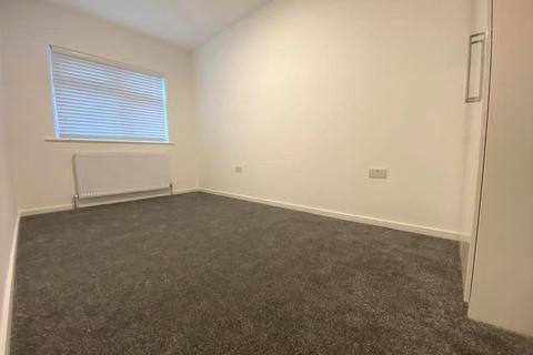 2 bedroom flat to rent, High Road, Chadwell Heath