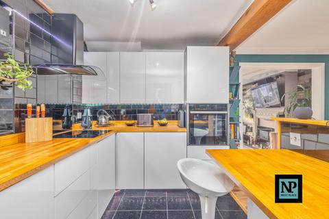 4 Collett, Tamworth, B77 2DY