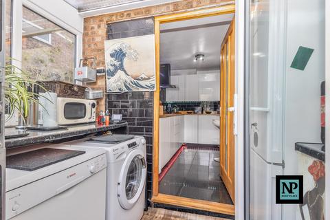 4 Collett, Tamworth, B77 2DY