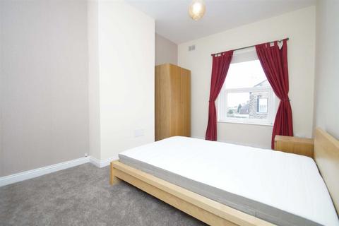 1 bedroom terraced house to rent, South Parade