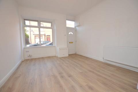 2 bedroom terraced house to rent, Second Avenue, Springfield