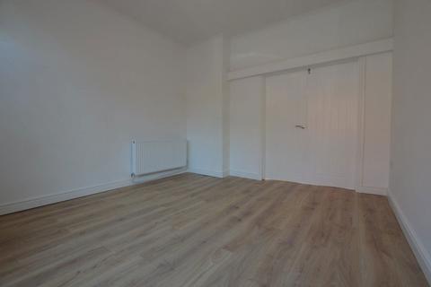 2 bedroom terraced house to rent, Second Avenue, Springfield