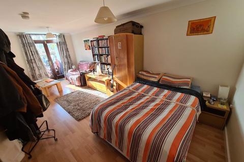 Studio to rent, Whitlocks, Trumpington, Cambridge