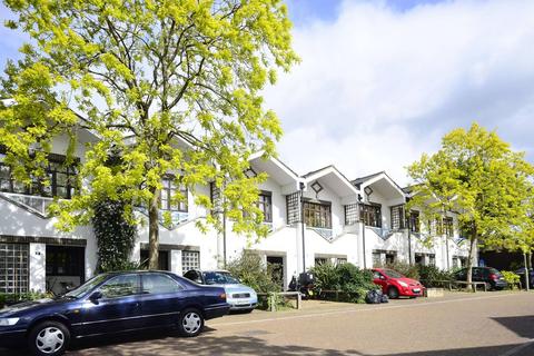 3 bedroom terraced house to rent, Price Close, Tooting Bec, London, SW17