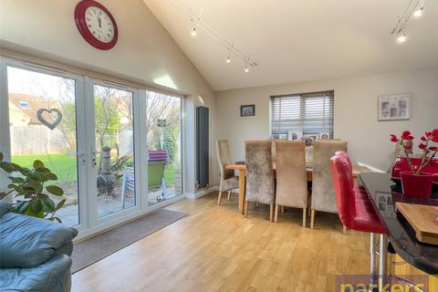 4 bedroom chalet for sale, Milestone Road, Carterton, Oxfordshire, OX18