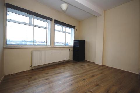 3 bedroom flat to rent, Acton Lane, London NW10