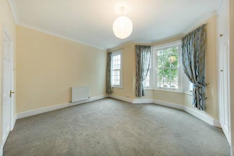 3 bedroom terraced house to rent, Weiss Road, West Putney, London, SW15