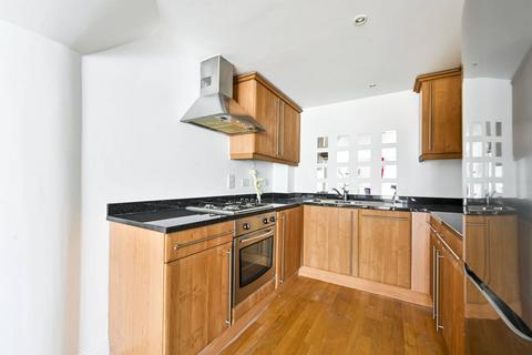 2 bedroom maisonette for sale, Vineyard Path, Mortlake, London, SW14