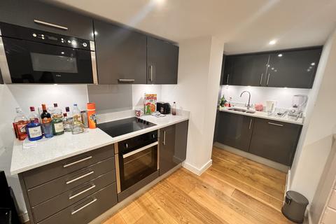 2 bedroom flat to rent, Pembroke Road, London N10