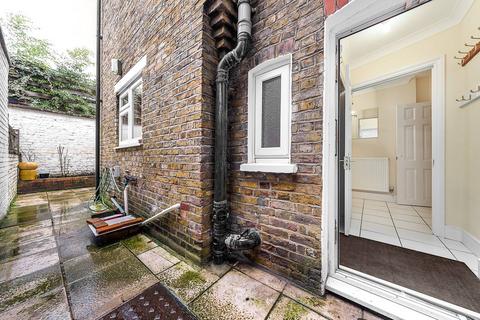 3 bedroom terraced house to rent, Weiss Road, West Putney, London, SW15