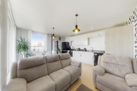 2 bedroom penthouse to rent, Hillside, Harlesden, London