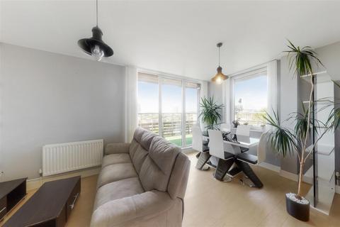 2 bedroom penthouse to rent, Hillside, Harlesden, London