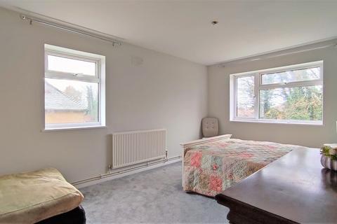 2 bedroom apartment to rent, Weydon Lane, Farnham, Surrey, GU9