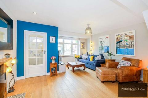 3 bedroom end of terrace house for sale, Highams Park E4