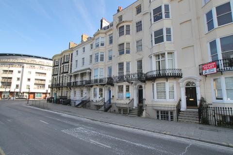 Studio to rent, Pavilion Parade, Brighton BN2