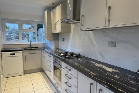 3 bedroom semi-detached house to rent, Streatham SW16