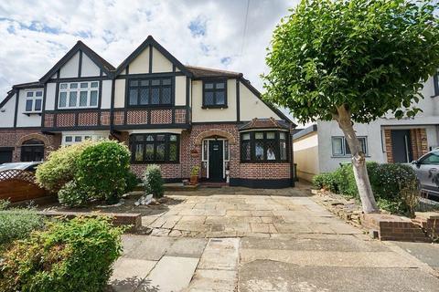 4 bedroom semi-detached house for sale, Roslyn Gardens, Gidea Park, RM2