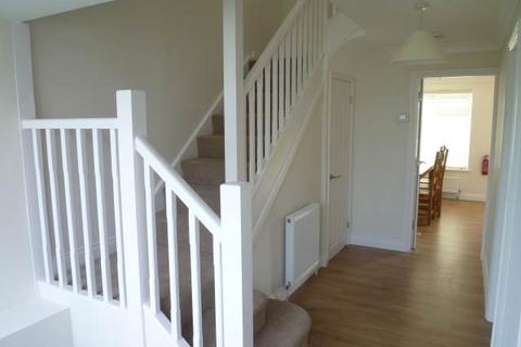 6 bedroom house to rent, Lingholme Close, ,