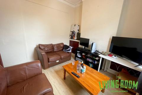 4 bedroom house to rent, Darran Street, Cathays, Cardiff