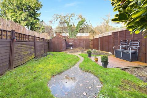 4 bedroom terraced house for sale, Viner Close, Walton-On-Thames