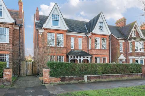 5 bedroom semi-detached house for sale, Bushmead Avenue, Bedford