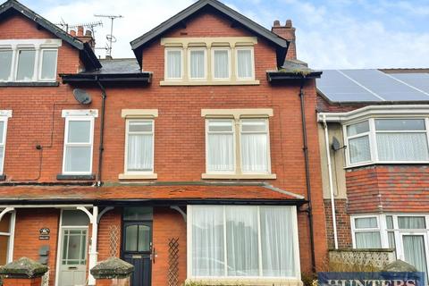 6 bedroom terraced house for sale, Station Avenue, Filey