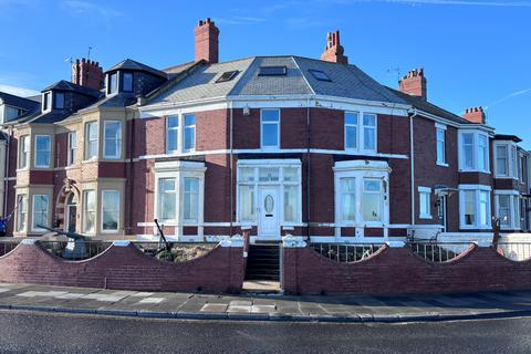 4 bedroom terraced house for sale, Windsor Crescent, Whitley Bay, Tyne and Wear, NE26 2NT