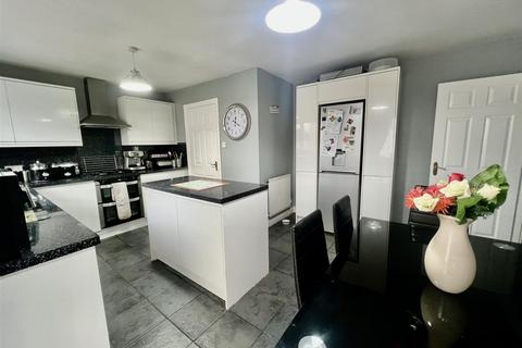 4 bedroom detached house for sale, Largo Gardens, Darlington