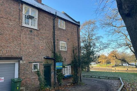 3 bedroom end of terrace house for sale, Castle Gate, Newark , Newark, Nottinghamshire, NG24 1BG