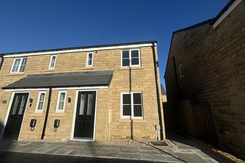 3 bedroom semi-detached house to rent, Shuttle Close, Skelmanthorpe, Huddersfield