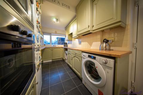 6 Raeburn Drive, Bradford, BD6 2LL