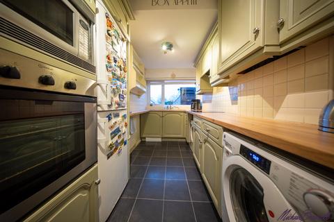 6 Raeburn Drive, Bradford, BD6 2LL