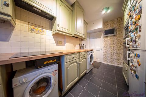6 Raeburn Drive, Bradford, BD6 2LL
