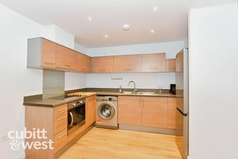 2 bedroom apartment to rent, Mermaid House Cross Street PO1