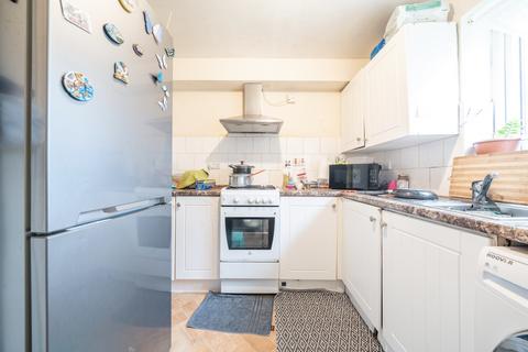 2 bedroom flat for sale, Evergreen Way, Hayes, UB3