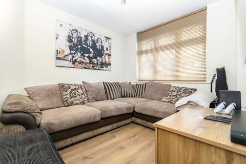 3 bedroom terraced house to rent, Alpine Avenue, Surbiton KT5