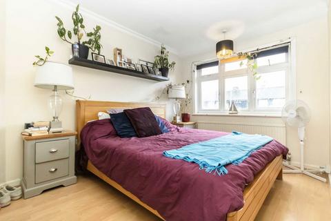 3 bedroom terraced house to rent, Alpine Avenue, Surbiton KT5