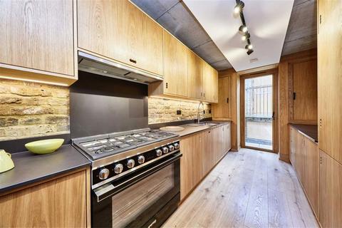 3 bedroom detached house to rent, Balaclava Road, London SE1