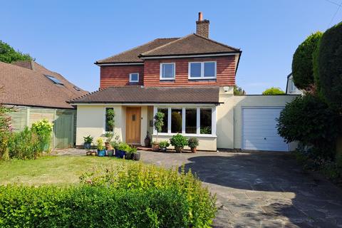 18 Canons Hill, Coulsdon, CR5 1HB