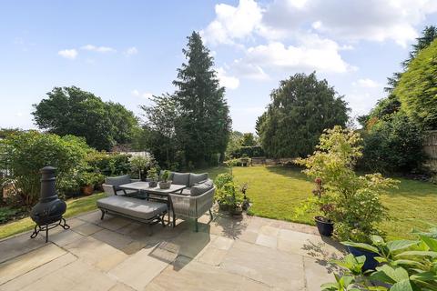 18 Canons Hill, Coulsdon, CR5 1HB