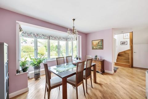 18 Canons Hill, Coulsdon, CR5 1HB