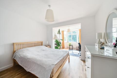 18 Canons Hill, Coulsdon, CR5 1HB