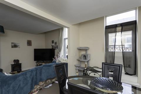 2 bedroom flat for sale, Emily Way, Halifax HX1