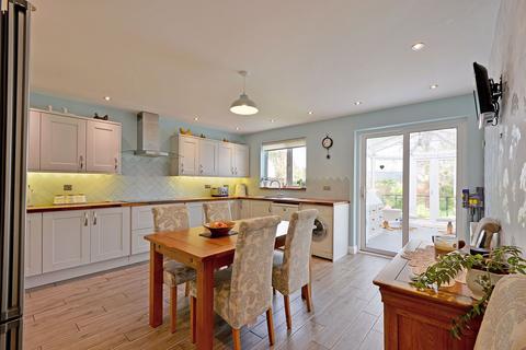 33 Haddon Way, Carlyon Bay, St Austell, PL25 3QG