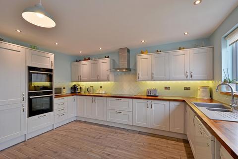 33 Haddon Way, Carlyon Bay, St Austell, PL25 3QG